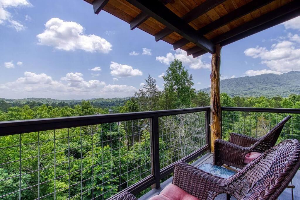 The Log Castle~Stunning Mountain Views~Hot Tub Villa Sevierville Eksteriør billede