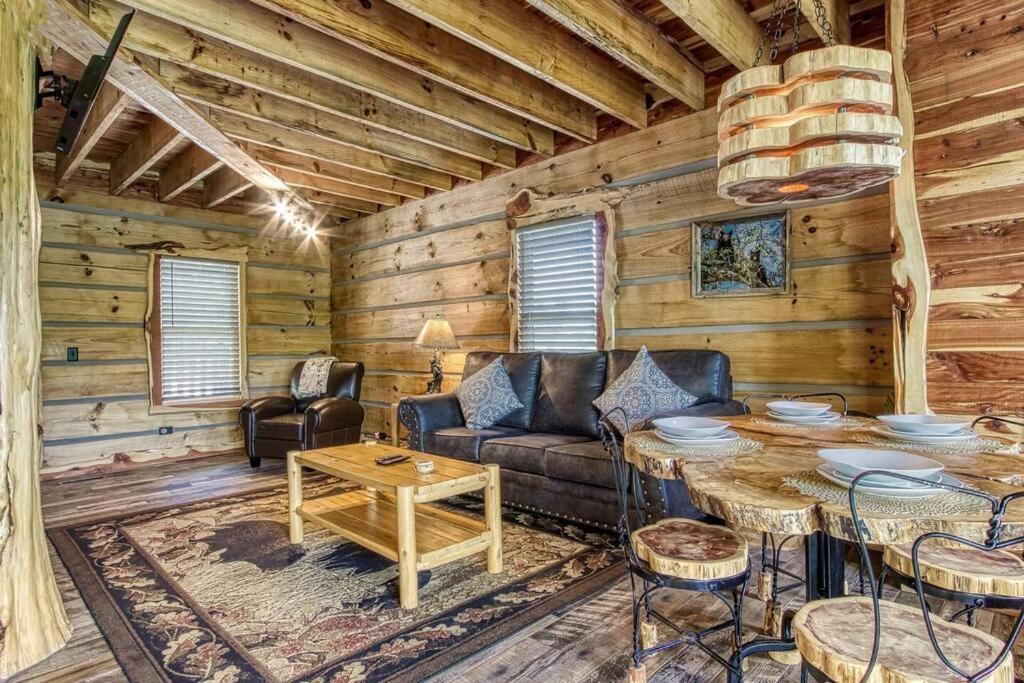 The Log Castle~Stunning Mountain Views~Hot Tub Villa Sevierville Eksteriør billede