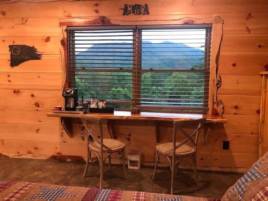 The Log Castle~Stunning Mountain Views~Hot Tub Villa Sevierville Eksteriør billede