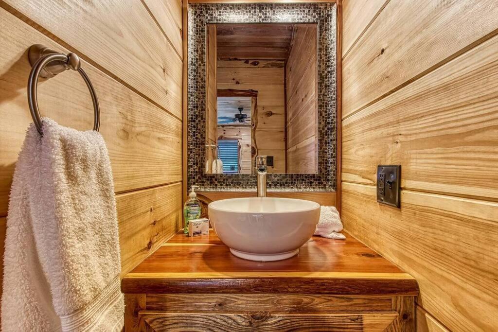 The Log Castle~Stunning Mountain Views~Hot Tub Villa Sevierville Eksteriør billede