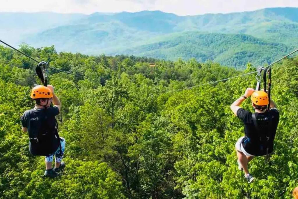 The Log Castle~Stunning Mountain Views~Hot Tub Villa Sevierville Eksteriør billede