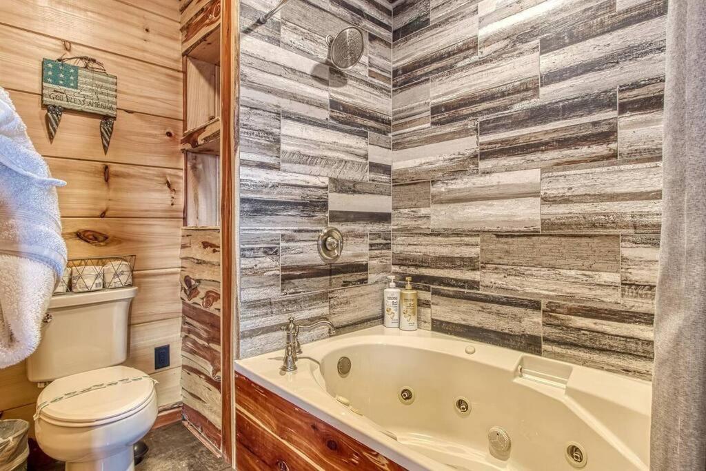 The Log Castle~Stunning Mountain Views~Hot Tub Villa Sevierville Eksteriør billede
