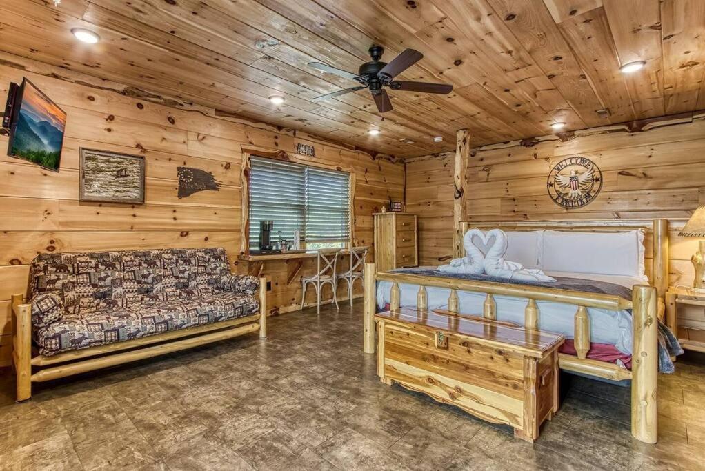 The Log Castle~Stunning Mountain Views~Hot Tub Villa Sevierville Eksteriør billede