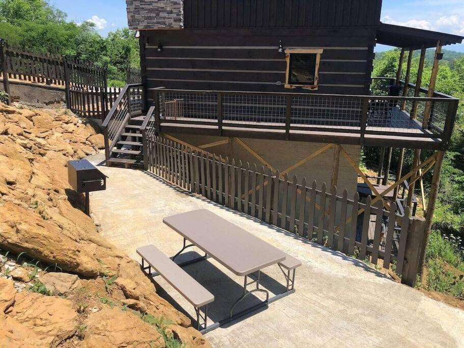 The Log Castle~Stunning Mountain Views~Hot Tub Villa Sevierville Eksteriør billede